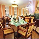 Zur Linde Hotel 3*
