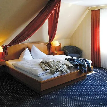 Zur Linde Hotel 3*
