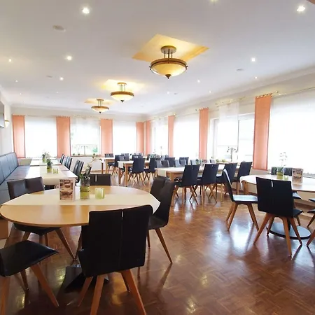 Zur Linde Hotel 3*